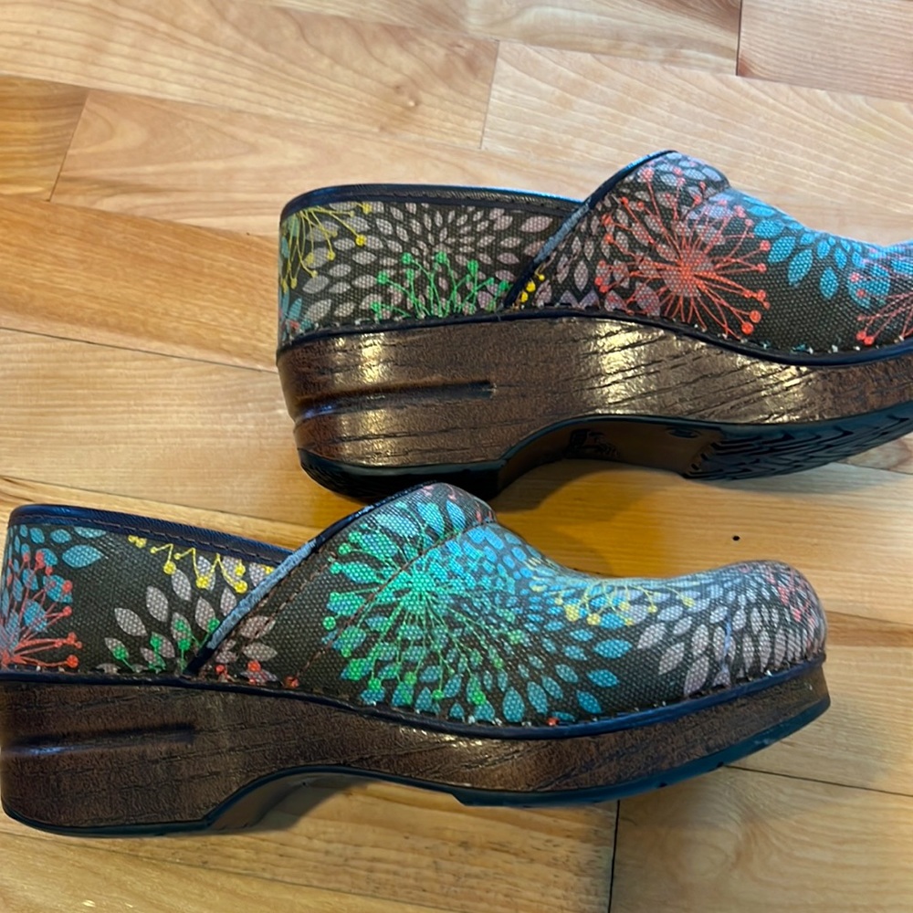 Dansko 37 - rare print!